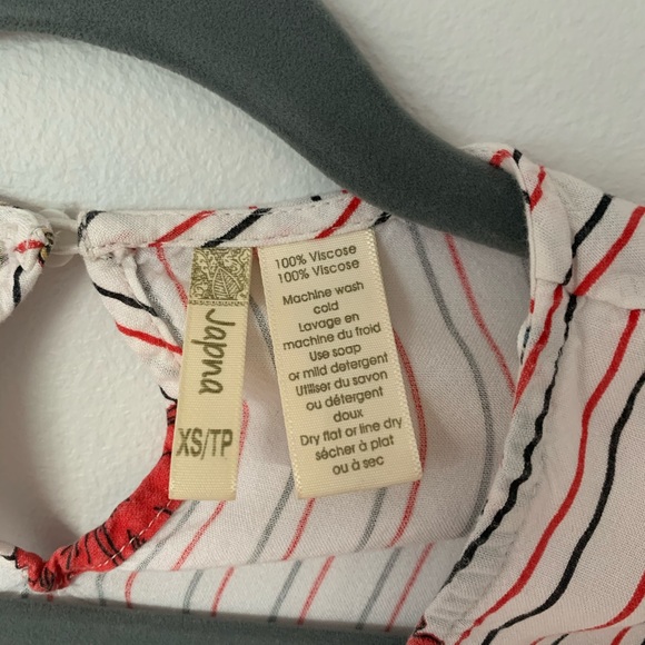 Cropped floral v-neck Shirt - Picture 3 of 3